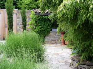 la-cava-gartengestaltung-naturstein-bambus-pflanzen