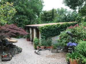 la-cava-naturstein-gartenhaus